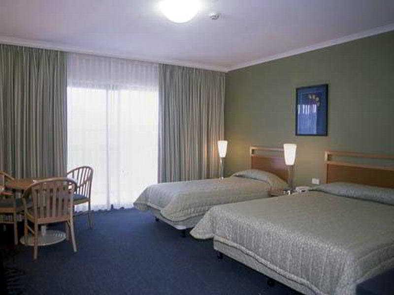 The Woden Hotel Phillip Room photo